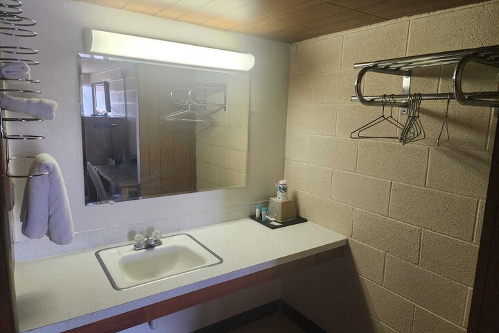 Room 14 of 19