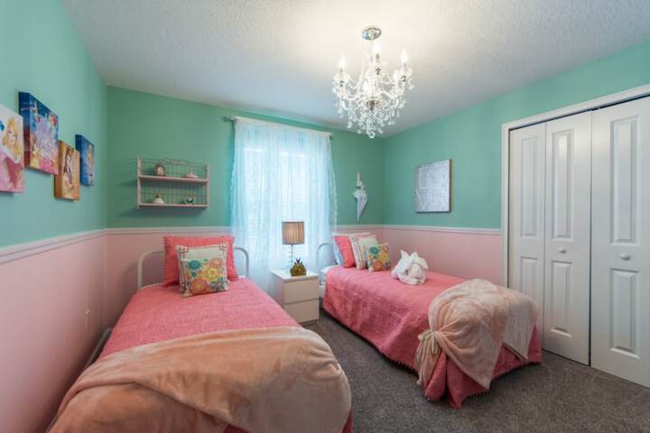Room 15 of 36