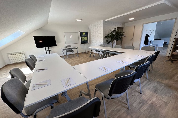 Business Center 22 of 29