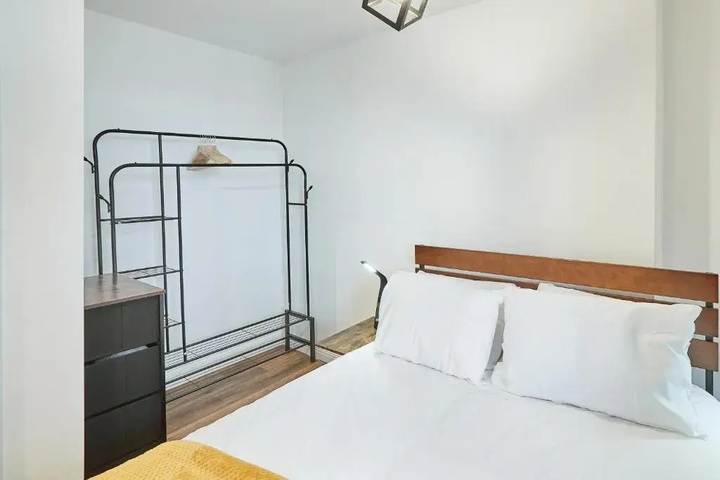 Room 2 of 2