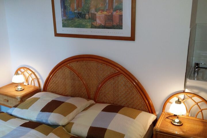 Room 5 of 209