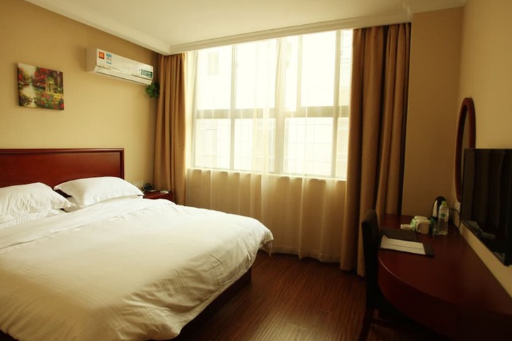 Room 9 of 66
