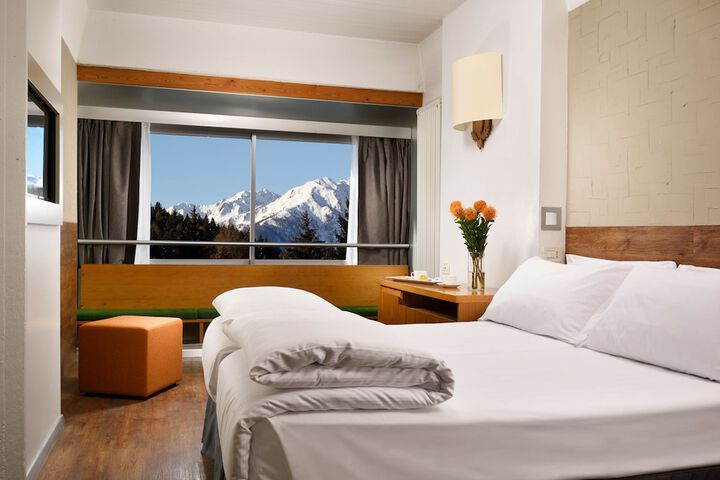 Room 6 of 40