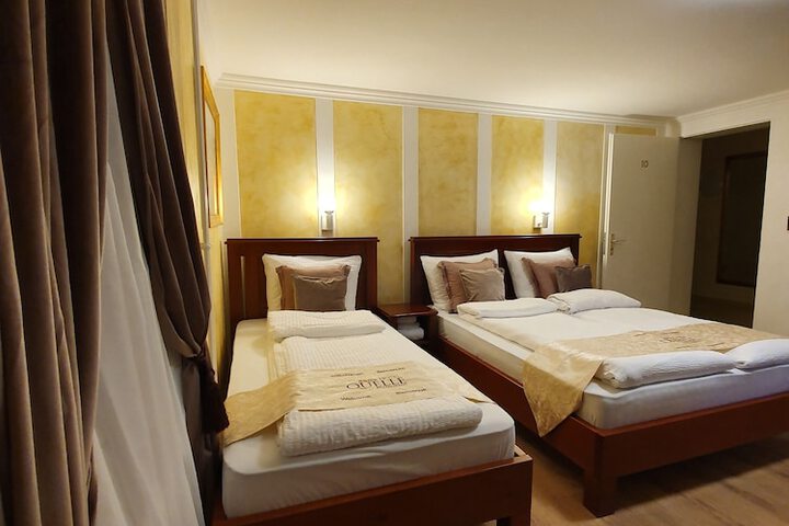 Room 44 of 266