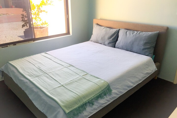 Room 5 of 9