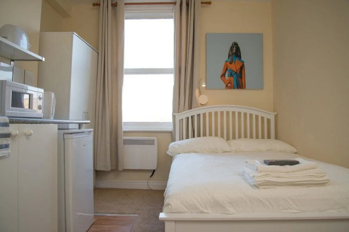Room 3 of 7