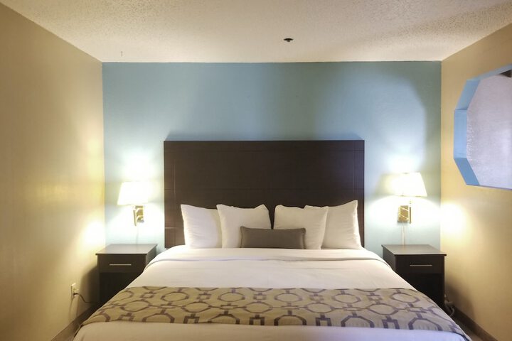 1 King Bed (1 of 11)