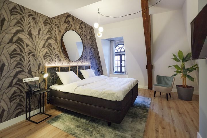 Room 8 of 30