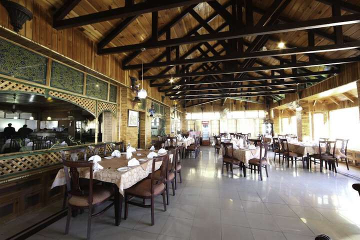 Dining 8 of 18