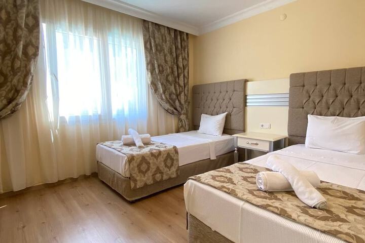 Room 4 of 135