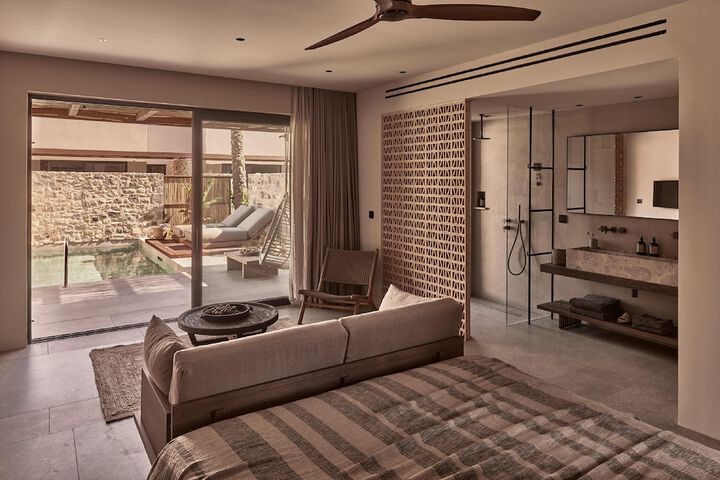 Room 42 of 166