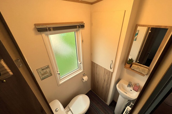 Room 11 of 27