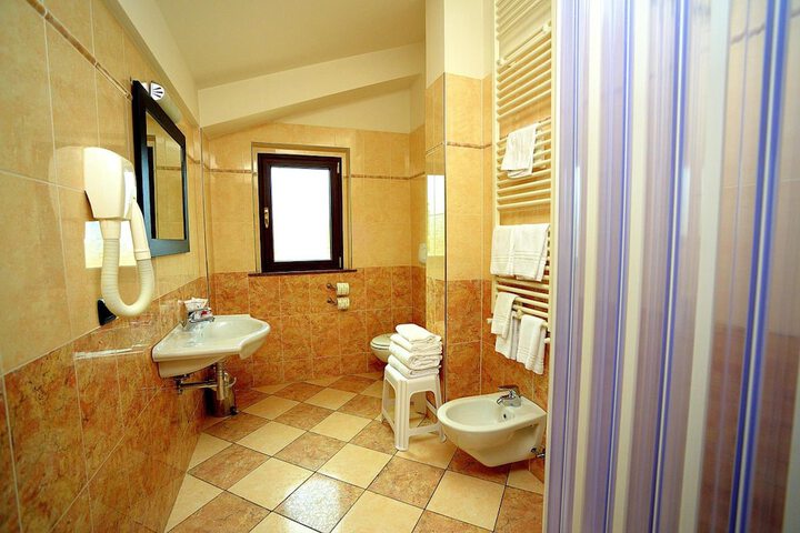 Room 44 of 68