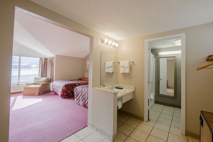 2 Double Beds (1 of 10)