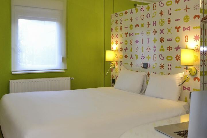 Room 42 of 83