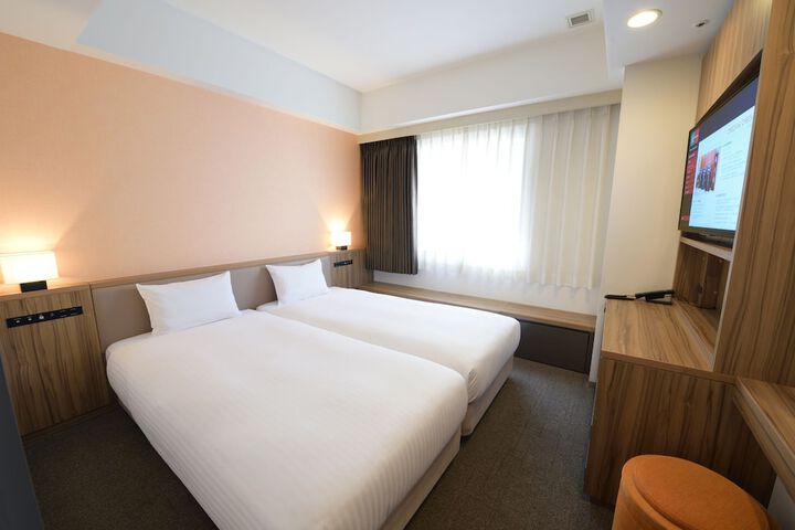Room 7 of 27