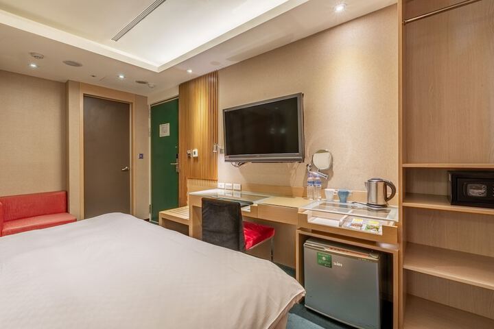 Room 32 of 55