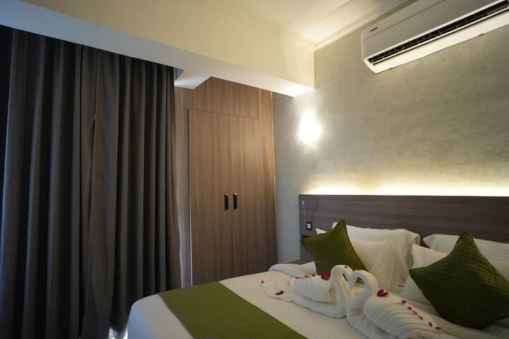 Room 5 of 13