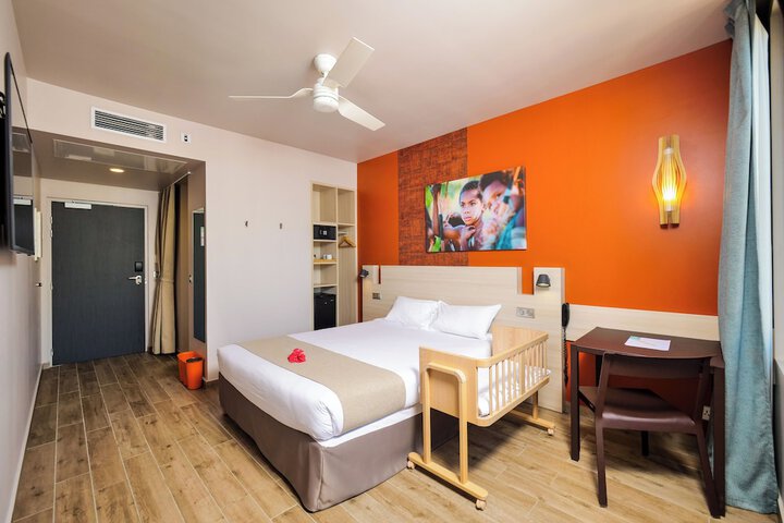 Room 28 of 73