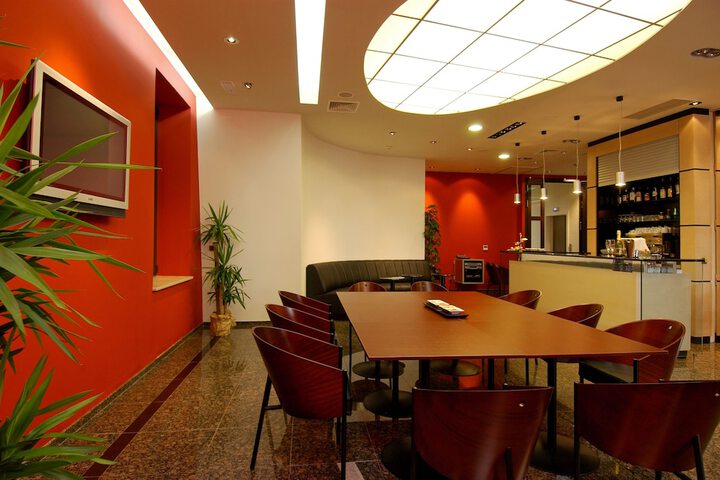 Business Center 59 of 66