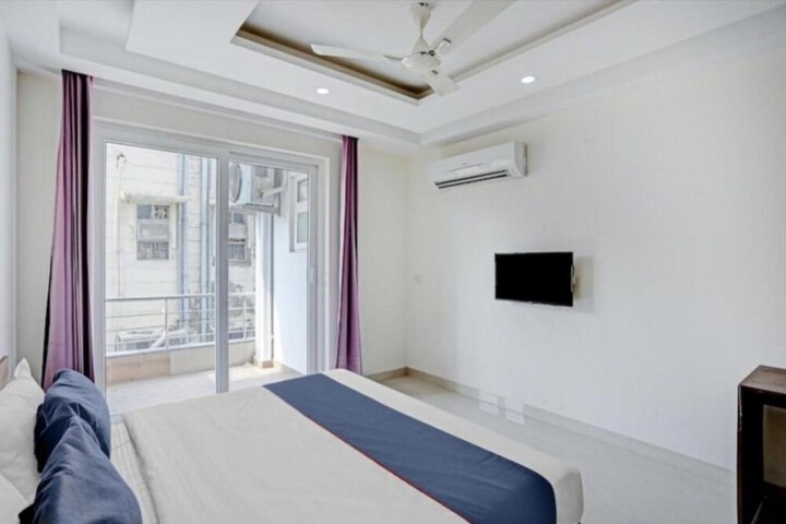 Room 2 of 18
