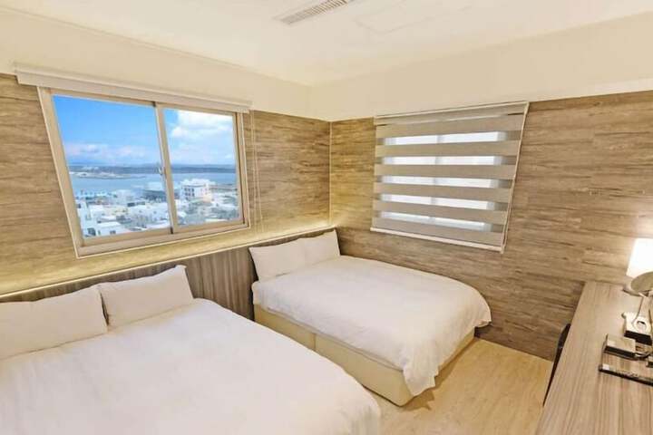 Room 13 of 19