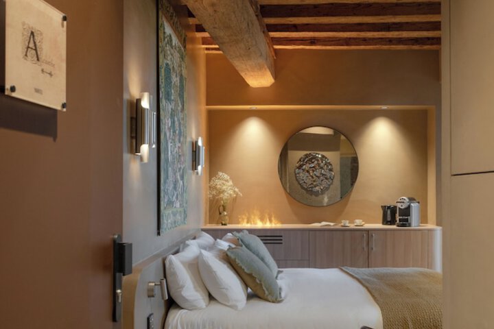 Room 3 of 73