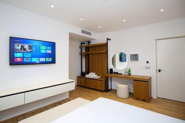 Room 12 of 118