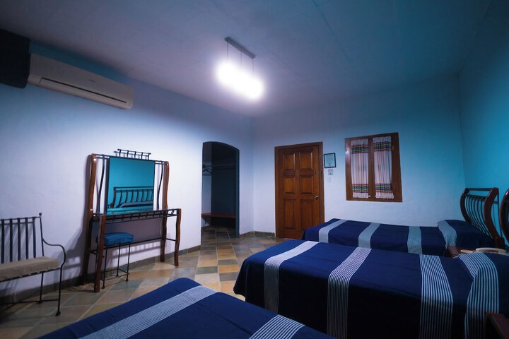 Room 12 of 82