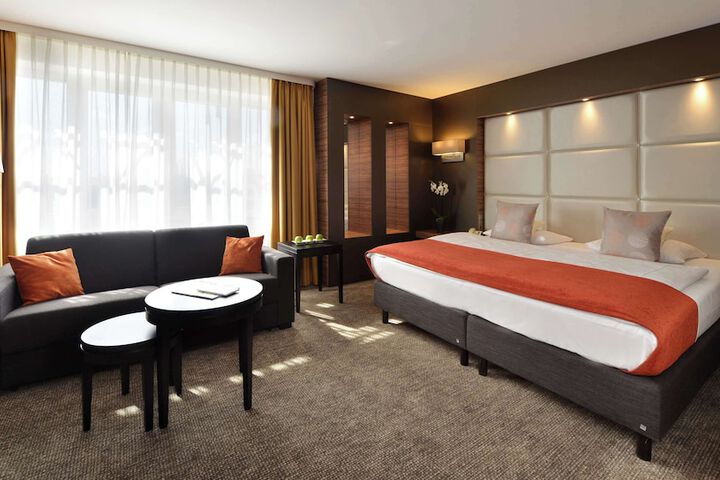 Room 32 of 114