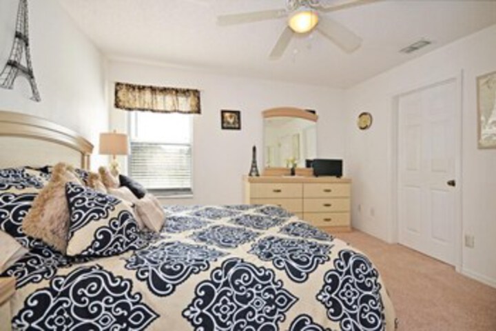 Room 27 of 35