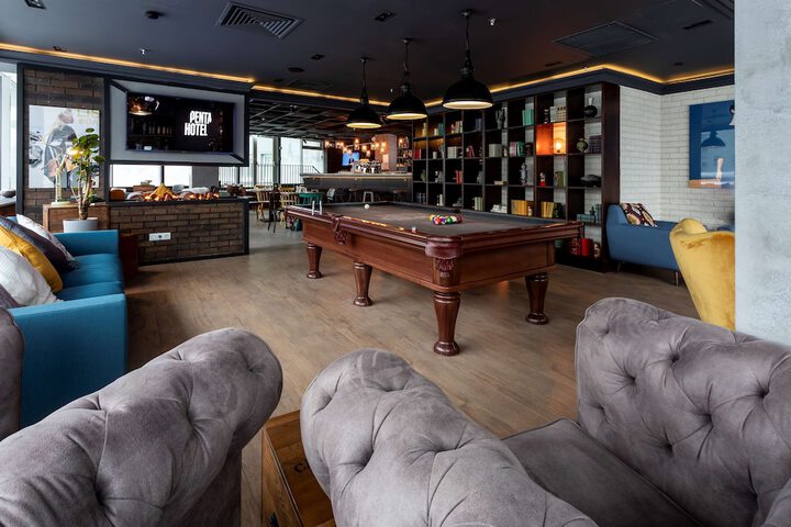 Lounge 50 of 63