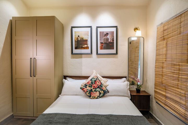 Room 2 of 83