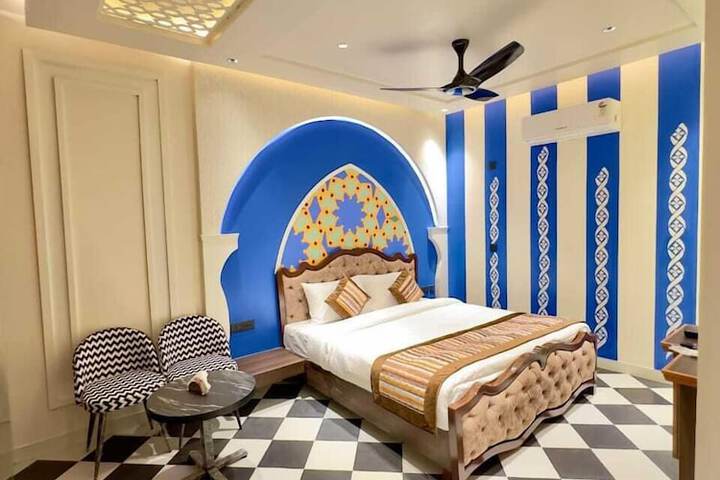 Room 28 of 66