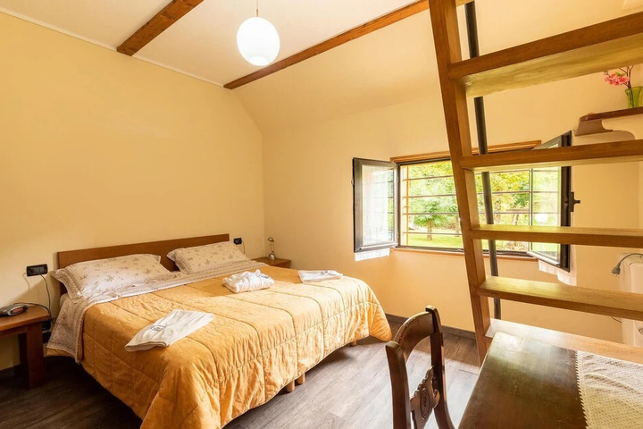 Room 2 of 17