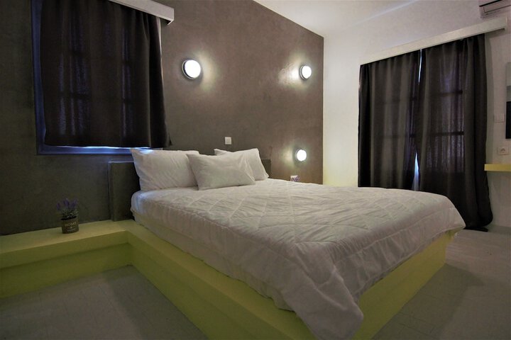 Room 13 of 32