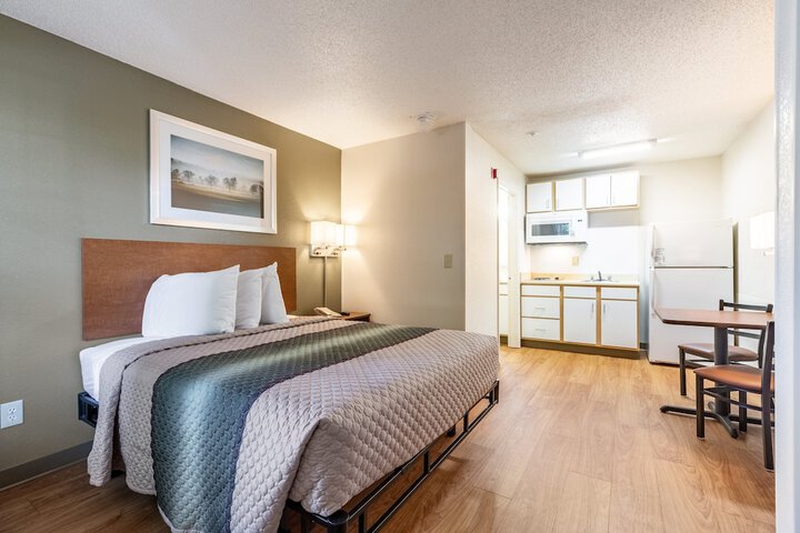 ADA Accessible Studio 1 Queen Bed (4 of 10)