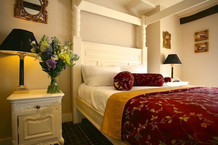 Room 5 of 18