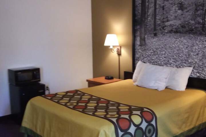 1 Queen Bed (9 of 35)