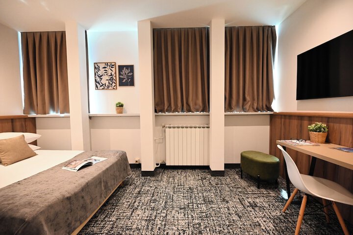 Room 27 of 45