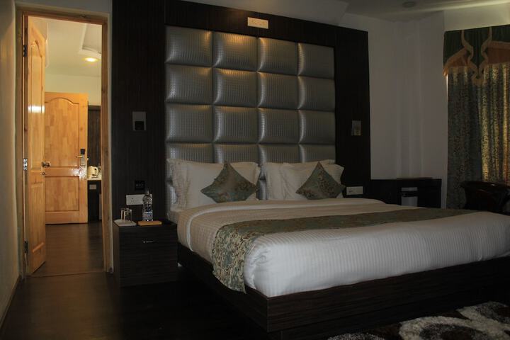 Room 6 of 24