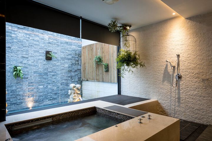 Hot Tub 10 of 13