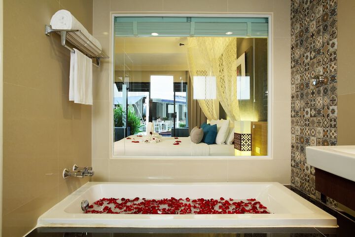 Room 32 of 166