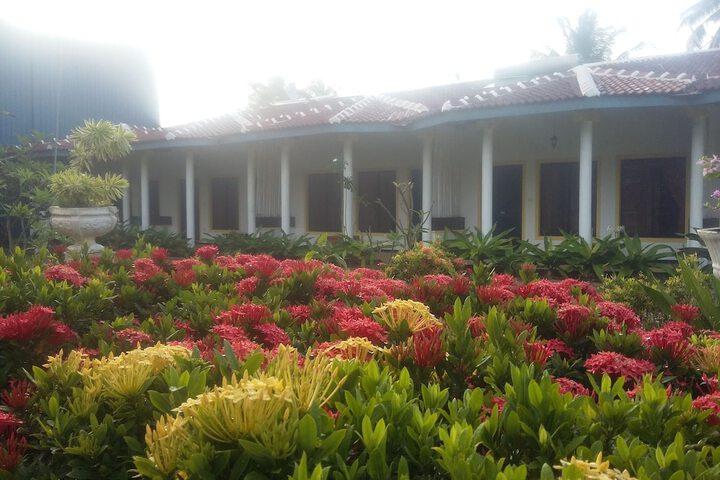 Hotel Exterior 23 of 30