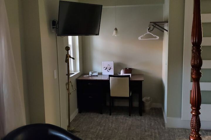 Room 118 of 206