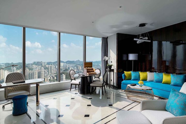 Room 5 of 93