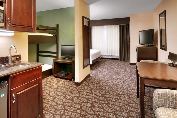 Room 32 of 60