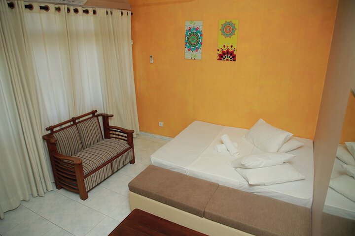 Room 11 of 25
