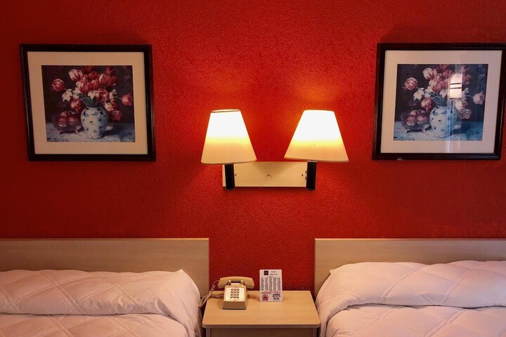 Room 10 of 17