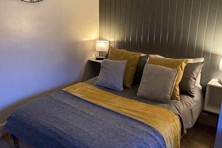 Room 4 of 13